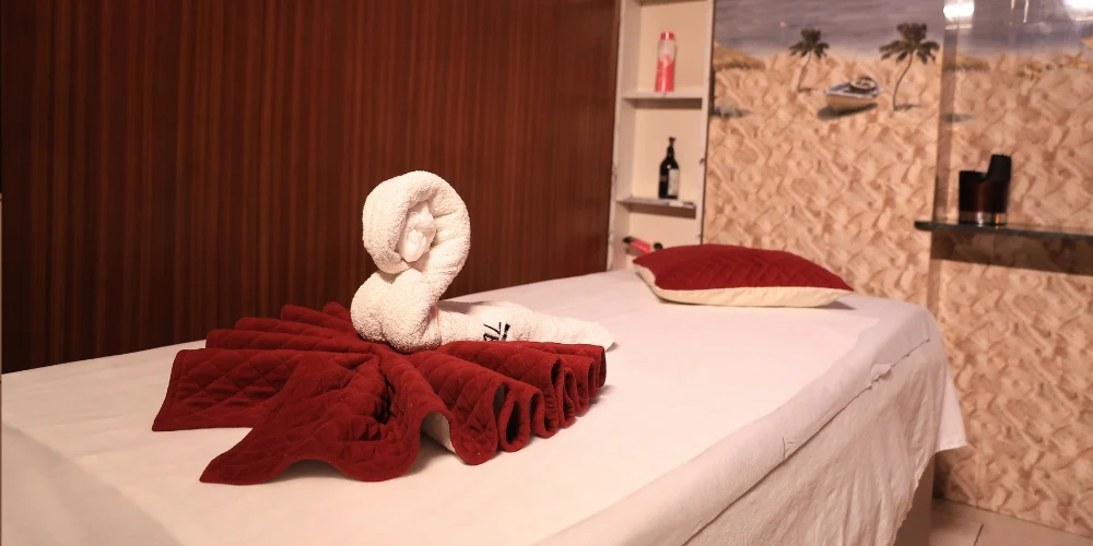 Four-hand massage by two therapists at Sutra Day Spa, Surat